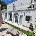 L'americano 아파트